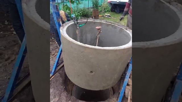 Витебск дачи Улановичы,колодец из 5 колец,грунт суглинок,водонос суглинок с песчаными прожилками. смотреть онлайн