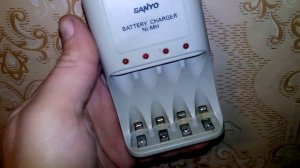 Зарядка батареек с помощью зарядного устройства для акк