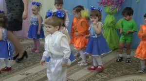 Танец Посмотрите мамочки  на утреннике 8 Марта 2017 в яслях Муз  рук  Максюта Г  В