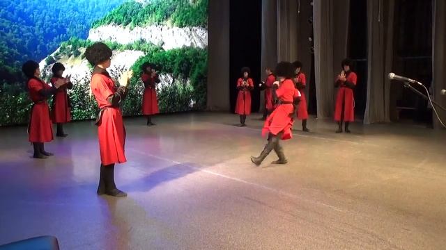 Парни жгут... Супер танец / Матвей Тихомиров / смотреть онлайн