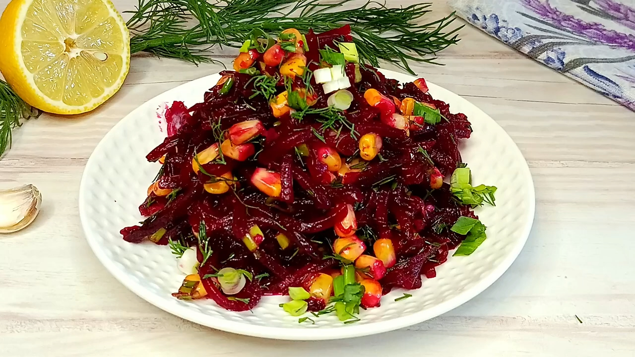 Съедят за минуту! Вкуснейший салат из Свеклы на каждый день и на праздник! смотреть онлайн