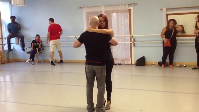 Javier Avitia-Kizomba Instructor смотреть онлайн