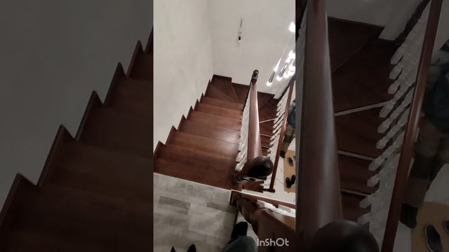 Готовая лестница деревянная. Каркас металлический полностью зашитый деревом. #лестницавдом #лестниц смотреть онлайн