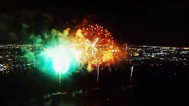 Фейерверк засняли дроном / Fireworks captured by drone смотреть онлайн