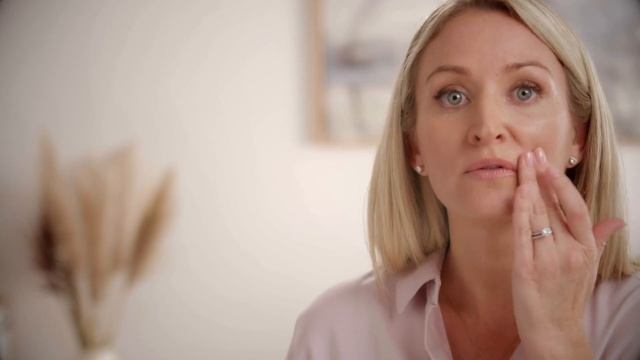 NuFACE FIX™ Microcurrent Skincare Duo How-To смотреть онлайн