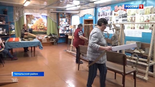 Женщины Чемальского района плетут маскировочные сети для СВО смотреть онлайн
