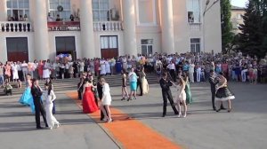 Лучший танец на выпускной:)