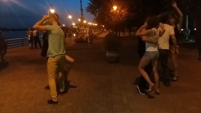 Сальсатека на набережной. Херсон, 10.09.2016 смотреть онлайн
