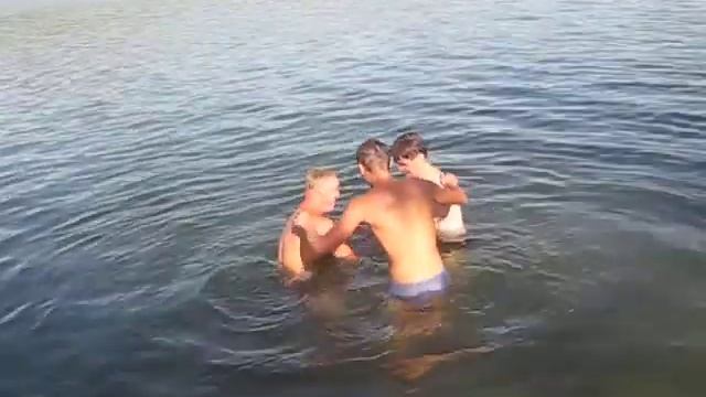 Нырок с руки в воду 1 часть.Таинты смотреть онлайн