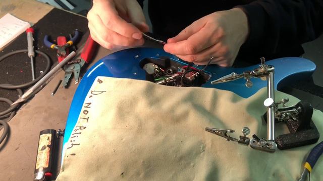 Ibanez Pickup Install! смотреть онлайн
