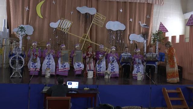 Ансамбль самодельных шумовых инструментов "Печки - лавочки" - "Барыня" смотреть онлайн