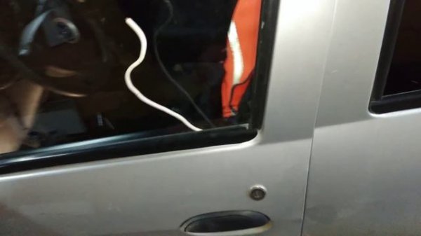 Как вскрыть Лада Ларгус,Рено Логан без ключа.