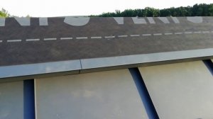 Вентилируемый конёк на фальцевой кровле.mp4