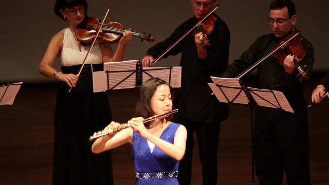 Yasuka Nambu performs Vivaldi Flute concerto in F major- "La Tempesta" смотреть онлайн