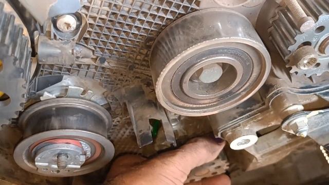 Volkswagen Polo 1.2 Diesel Engine Water Pump Replacement смотреть онлайн
