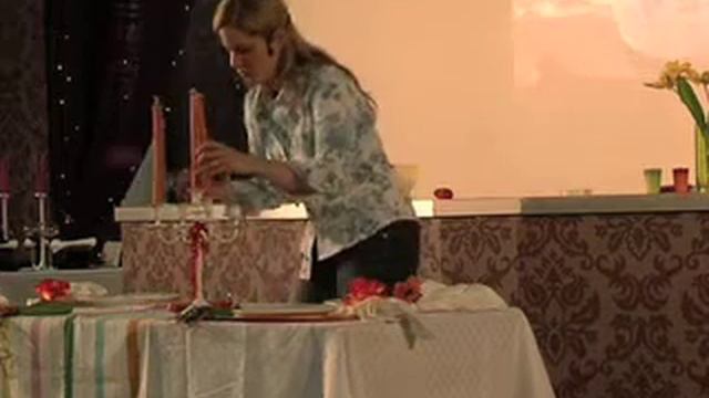 Souki Hildreth on the perfect dinner party - Autumn Ideal Home Show 2006 смотреть онлайн