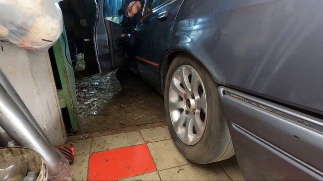 Форд Сиерра на 5.0 V8 первые метры смотреть онлайн