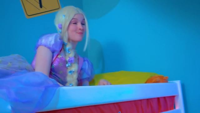 Мы Стали Принцессами Дисней! Типы Принцесс в Одной Школе смотреть онлайн