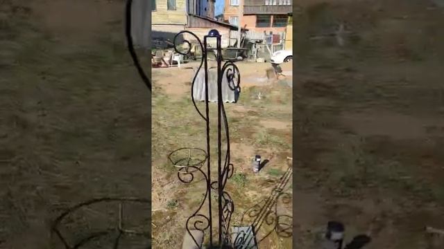 Цветочник вертикальный, садовый. Высота 1,5 м. Грунт, краска чёрная глянцевая 3в1, патина золотом. смотреть онлайн