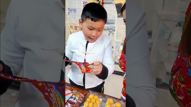 大聰明請傻妞吃小螃蟹，結果只帶了五毛錢，這下只能自己餓著了！ 【老馬小賣部】