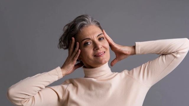 БЕЗ ОКРАШИВАНИЯ! ВОТ ТАК за 4 минут можно избавиться от седины в домашних условиях смотреть онлайн