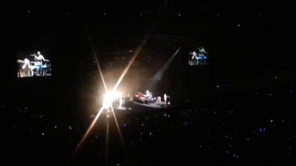 Maroon 5 live in Shanghai 25/09/12 "Daylight"