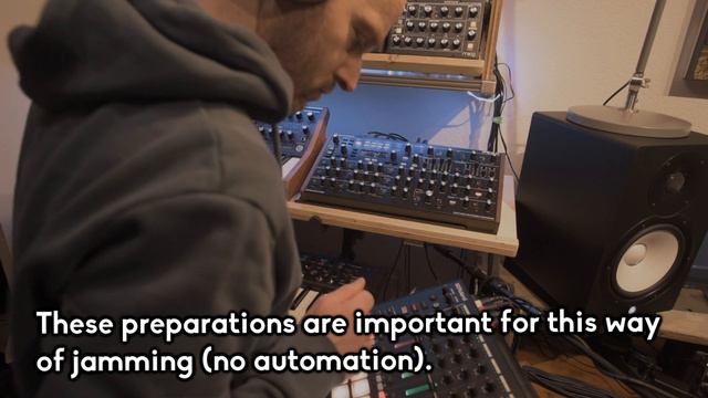 Roland MC-707 // DAWLess is more! смотреть онлайн
