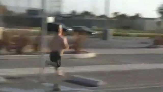 Kobe Bryant Jumps Over Pool Of Snakes in Hyperdunks - Featuring Jackass cast смотреть онлайн