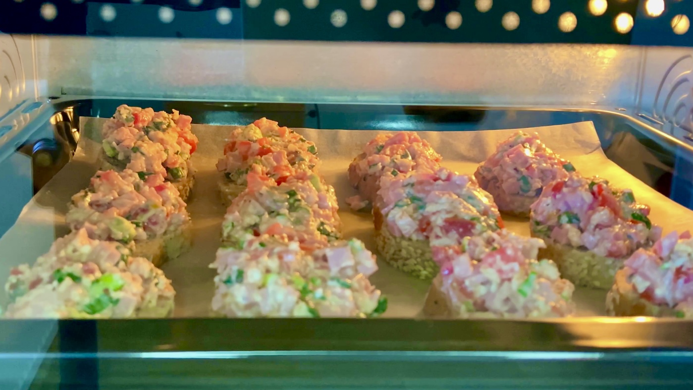 Рецепт простых и очень вкусных горячих бутербродов. Это так вкусно, что я готовлю почти каждый день!