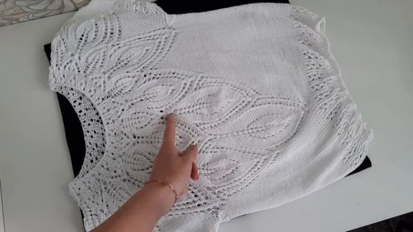 Белая кофточка спицами./Круглая кокетка./МК описание.