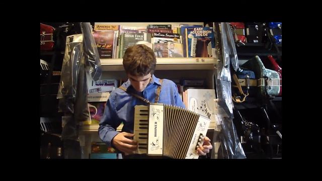 1045 - Alpine Hohner Student MM 8 $295 смотреть онлайн