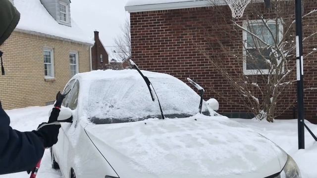 Clear Snow and Ice From Your Car The Easy Way смотреть онлайн