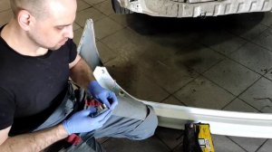 Установка катафот в задний бампер. Снятие заднего бампера Toyota Voxy Hybrid 2014