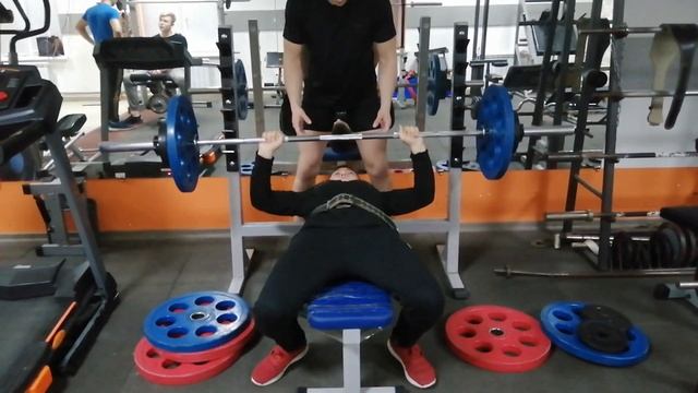 Жим на одноповторный максимум (80 кг.) смотреть онлайн