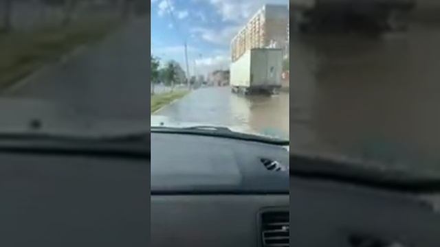 Краснодар. Ливень. Subaru Forester XT по воде. смотреть онлайн