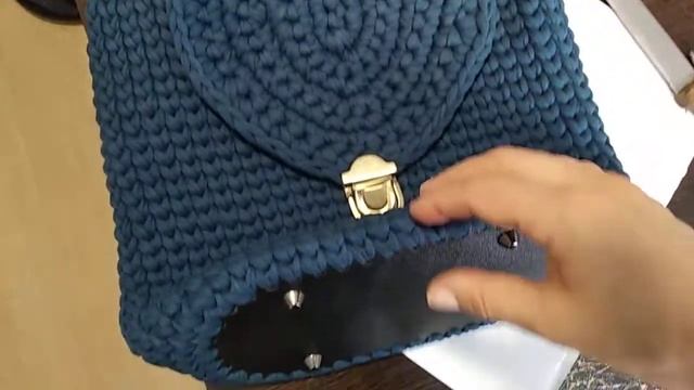 Ставим замок на сумочку из трикотажной пряжи. Лайфхак. Ошибки. Обзор. смотреть онлайн