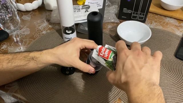 Помол перца с помощью автоматической мельницы! Обзор набора автоматических мельниц KT-2027. смотреть онлайн