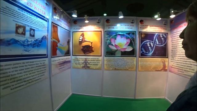 БАЯН О ЧУДЕСАХ В ЕЁ ЖИЗНИ О ВЕДАХ, ВЫСТАВКА В АШРАМЕ ПУТТАПАРТИ ИНДИЯ смотреть онлайн