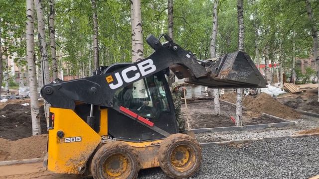 Соломбала - Арт, работа мини-погрузчика JCB 205 T3 смотреть онлайн