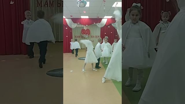 МБДОУ №42 Росток #день мамы #мама #любовь #детскийсад #танец смотреть онлайн