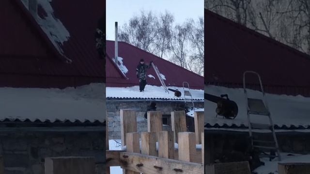 Как чистят дымоходы специальным аппаратом.