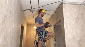 Монтаж стенового направляющего профиля. Работа с углами. Натяжные потолки для начинающих. Выпуск 1.