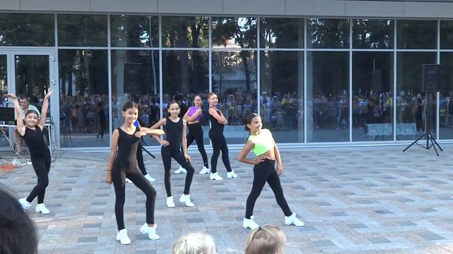 1 ЧАСТЬ ГОРОД УФА ФОНТАН ТАНЦУЮЩИЕ ЖУРАВЛИ 25 08 2022 СОЛИСТЫ КОЛЛЕКТИВЫ ГДК ИСПОЛНЯЮТ СВОИ НОМЕРА смотреть онлайн