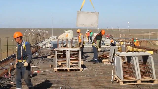 Монтаж фибробетона на трассе "Таврида" - плиты и опалубка. смотреть онлайн