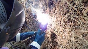 Самый простой способ заварить течь в трубе с водой! Сварка электродами LB-52U