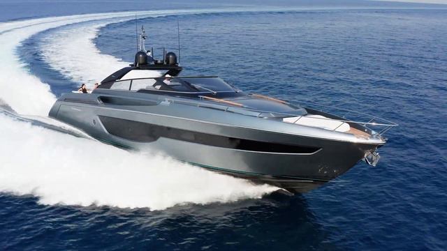 Riva 76’ Bahamas Super: un restyling profondo e innovativo смотреть онлайн