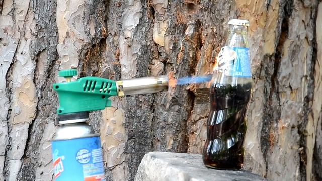 ГАЗОВАЯ ГОРЕЛКА VS ВСЕ ВИДЫ КОКА КОЛЫ [эксперименты в лесу страха с газовой горелкой] смотреть онлайн