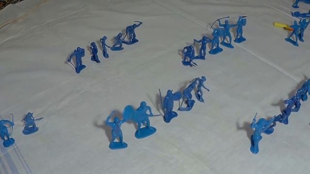 Синие солдатики атакуют коричневых/The blue soldiers attack the brown ones смотреть онлайн