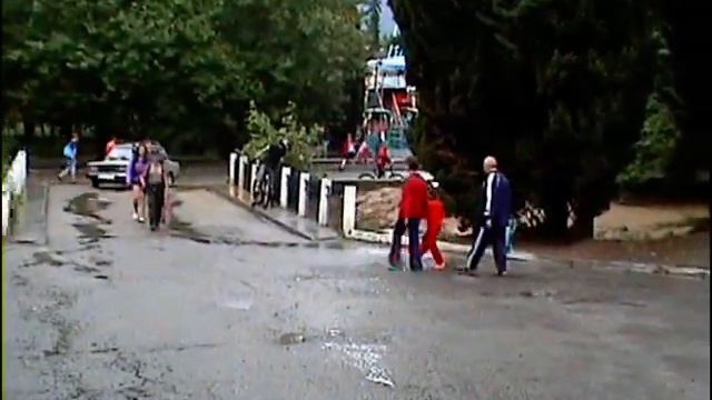 Алушта. Ливень.17.08.2004. смотреть онлайн