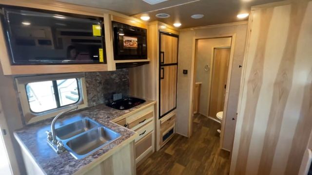 NEW 2023 Lakota C8414 Charger 4H Horse Trailer With 1 Slide Out,14' LQ And 8' Wide Charger!